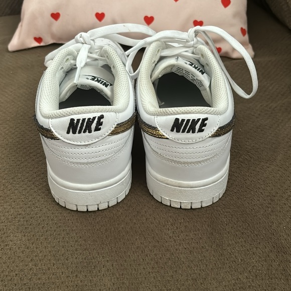 Nike shoes - Picture 3 of 5